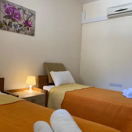 Kyklades & Appartamento Paralimni