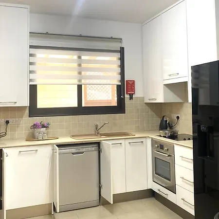 Kyklades & Appartamento Paralimni