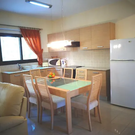 Kyklades & Appartamento Paralimni