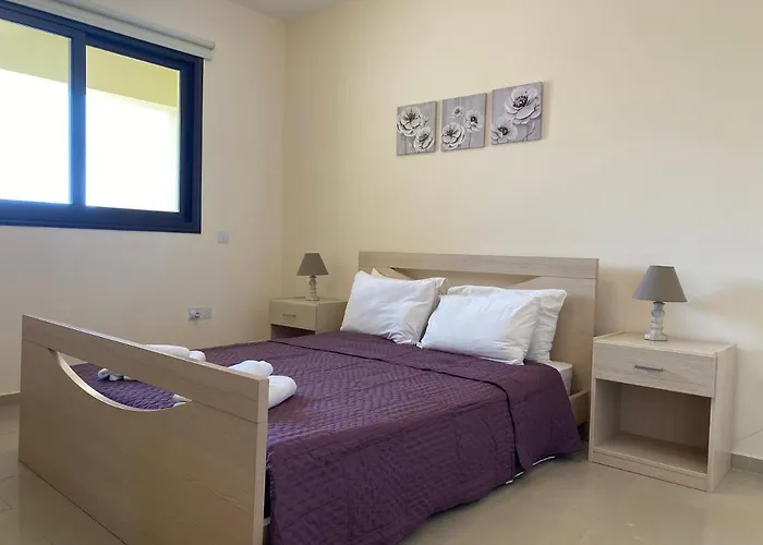 Kyklades & Apartamento Paralimni