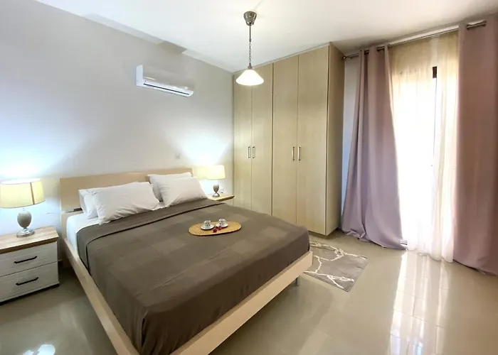 Kyklades & Apartamento Paralimni