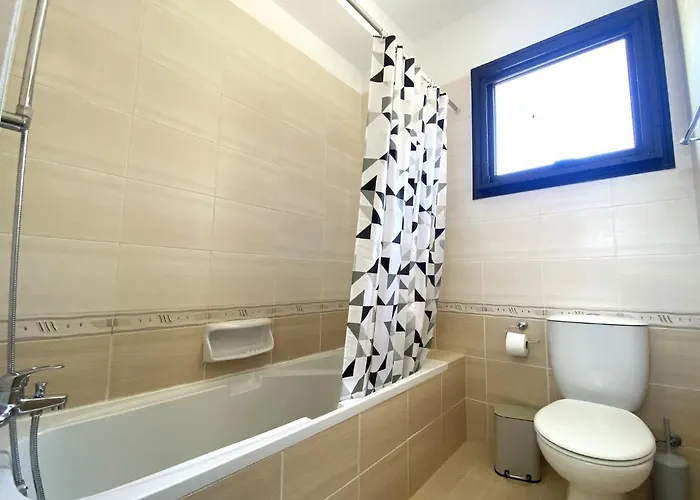 Kyklades & Apartamento Paralimni