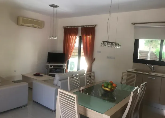 Kyklades & Apartamento Paralimni